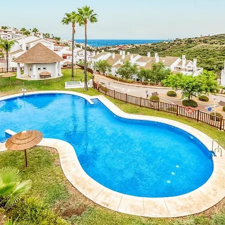 Relax In Our Luxury - Terrace, Pool & Parking